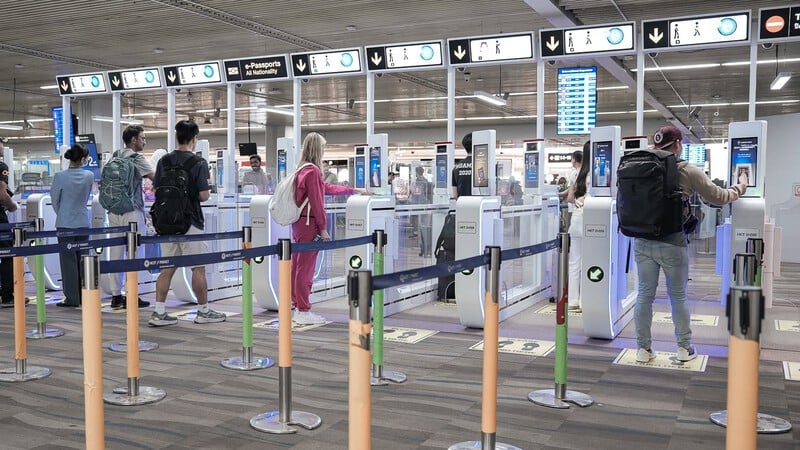 Phuket Airport launches e-passport gates