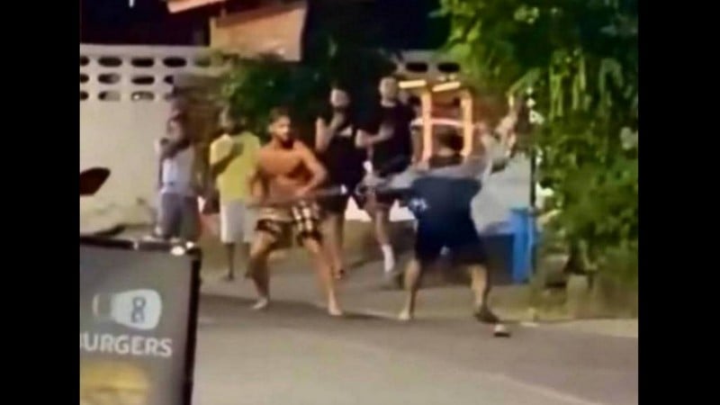 British man slashed by sword in Soi Ta-iad clash