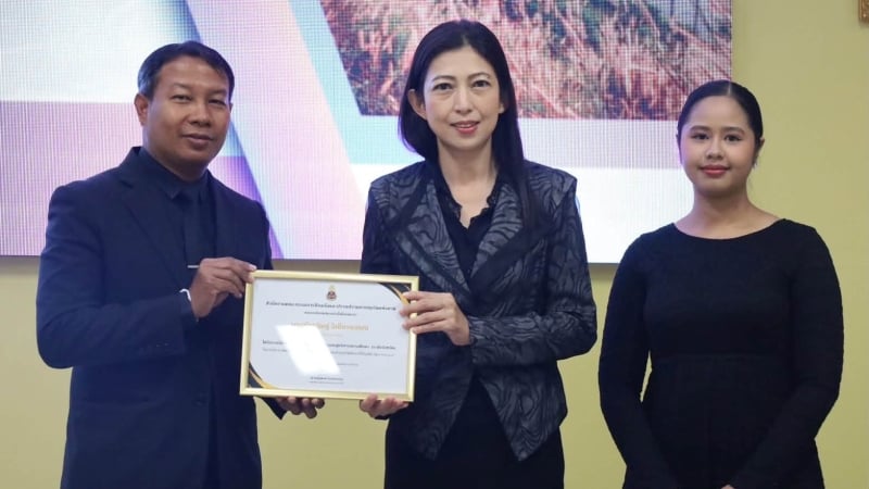 Phuket schools honoured for anti-corruption education efforts