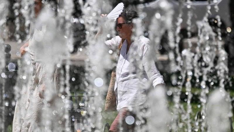 Europeans steer clear amid heatwave