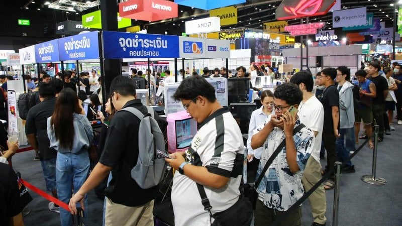 Computer buyers shrug off price hike