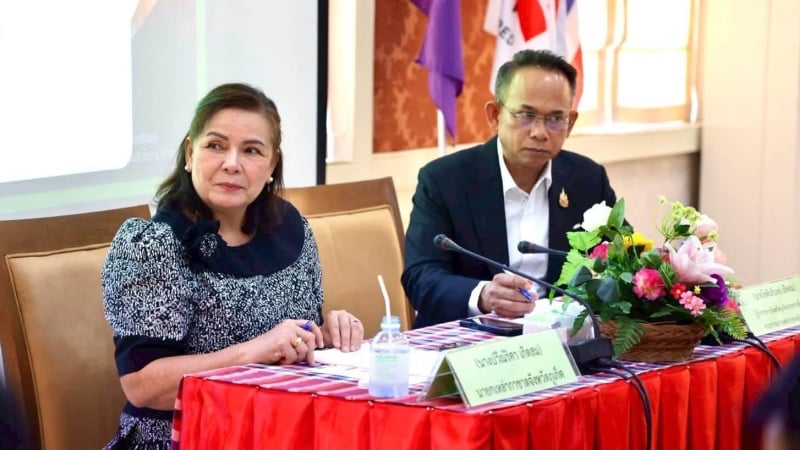 Governor calls for Phuket Red Cross to have 'greater cultural focus'