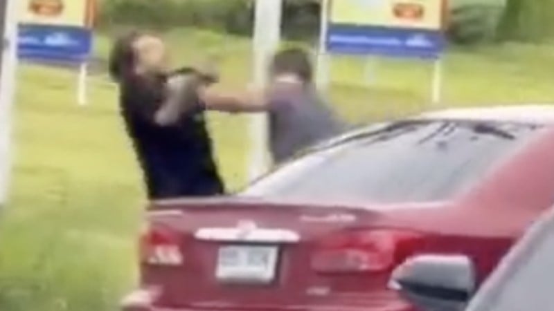 Foreigners brawl on busy Cherng Talay road