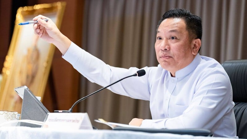 Former Phuket governor backs metropolis plan ‒ then warns of risks