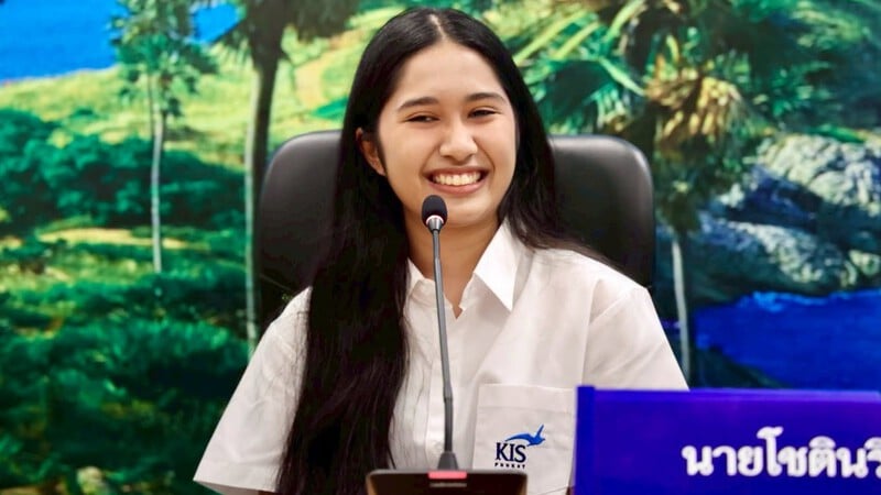 Phuket Governor honours Nene after PM announces backing